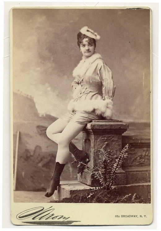 Playboy merginos... 1890-aisiais